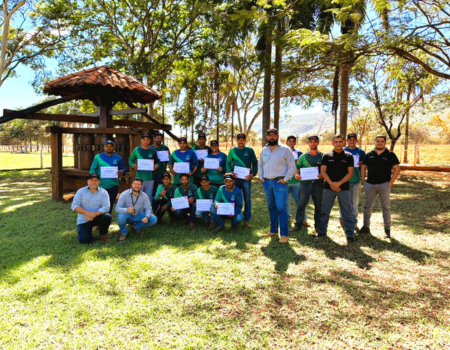 SM Tratores promove treinamento para operadores de máquinas agrícolas.